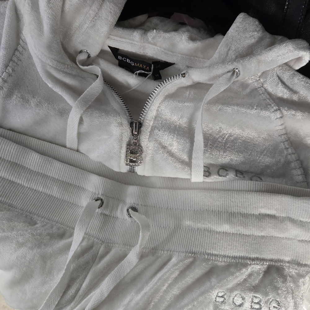 BCBG White Velvet Hoodie & Jogger Set ๐ค - Picture 9 of 9